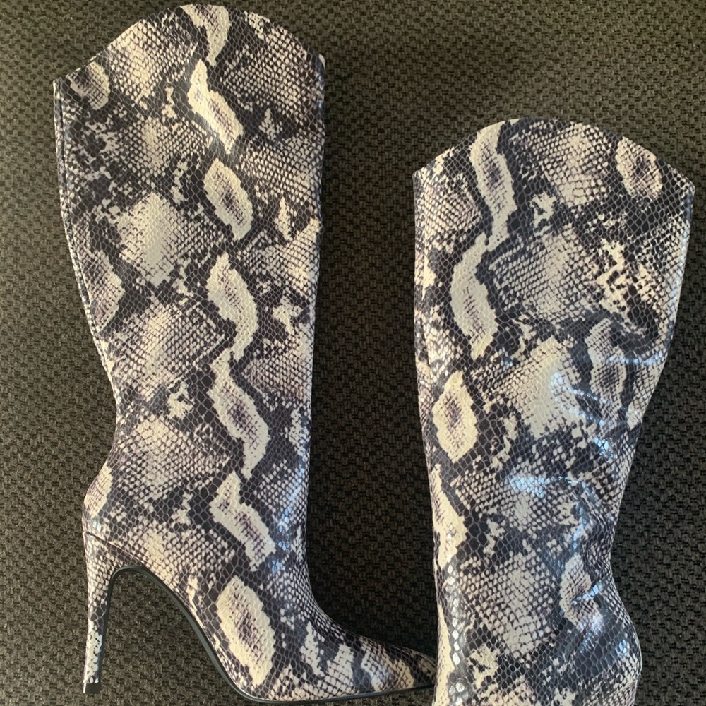 BRAND NEW snake print boots
